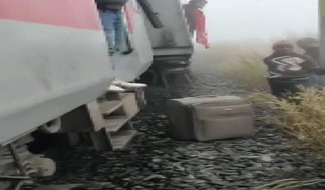8-coaches-of-mumbai-bhubaneswar-express-derail-in-odishas-cuttack