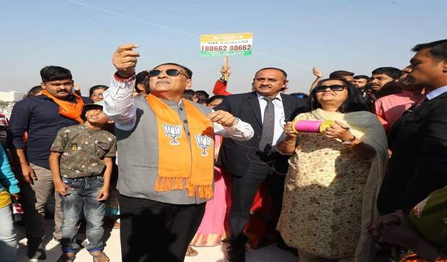 people-in-gujarat-fly-kites-in-support-and-opposition-to-caa-on-makar-sankranti