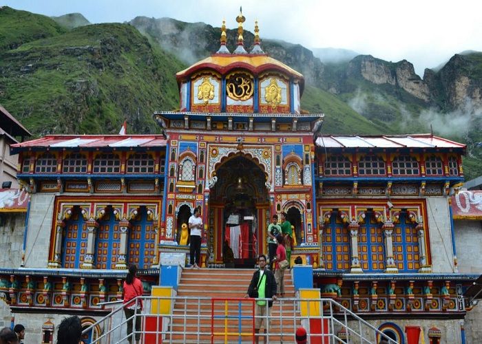 जानें चार धाम की यात्रा पर जाने के लिए क्या हैं गाइडलाइन्स और आईआरसीटीसी का टूर पैकेज