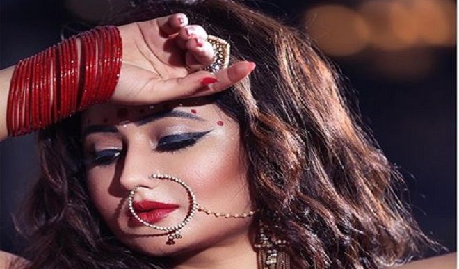 Big Boss fame Rashmi Desai's picture in Bengali look viral