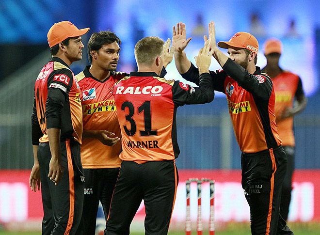 SRH ने मुंबई इंडियंस को दस विकेट से हराया