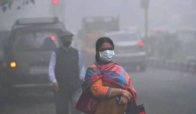 कोरोना और कड़ाके की ठंड के बीच दिल्ली पर प्रदूषण की मार वायु गुणवत्ता की खराब श्रेणी