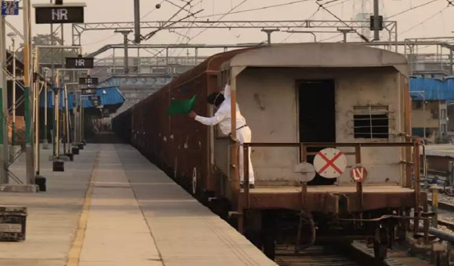 पंजाब में किसानों की रेल नाकेबंदी के करीब दो महीने बाद रेलवे ने चलाईं दो मालगाड़ियां