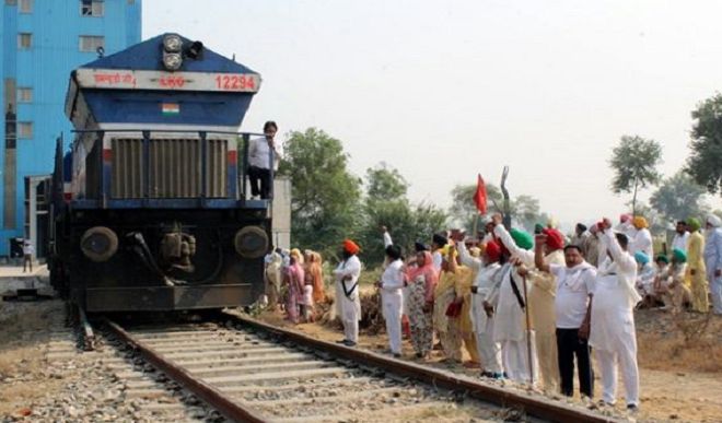 पंजाब में किसानों के आंदोलन समाप्त होने के बाद पश्चिम रेलवे ने 11 ट्रेनों का बहाल किया परिचालन