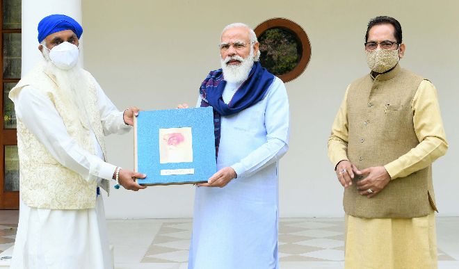 गुरु नानक देव के जीवन पर आधारित पुस्तक का PM मोदी ने किया विमोचन