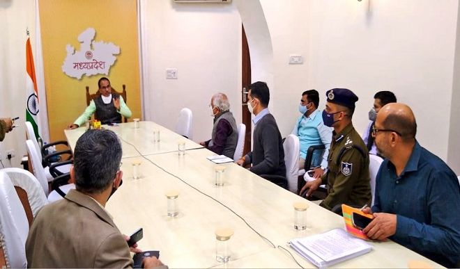 मुख्यमंत्री शिवराज सिंह ने बुलाई आपात बैठक, कहा गुंडे-बदमाशों के नेटवर्क को पूरी तरह समाप्त करें
