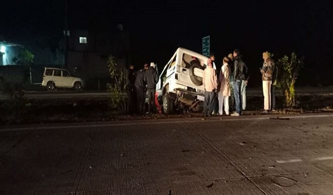 जबलपुर में भीषण सड़क दुर्घटना, बोलेरो और ट्रक की टक्कर में चार युवकों की मौत
