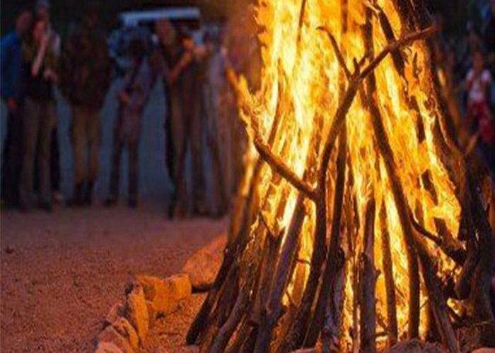 उत्तर प्रदेश के इस शहर से शुरू हुई थी होलिका दहन की प्रथा, जानें इसके बारे में