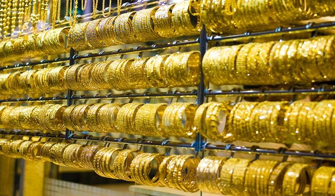 नए साल में भी बनी रहेगी सोने की चमक, 63,000 रुपये प्रति 10 ग्राम तक पहुंच सकता है दाम