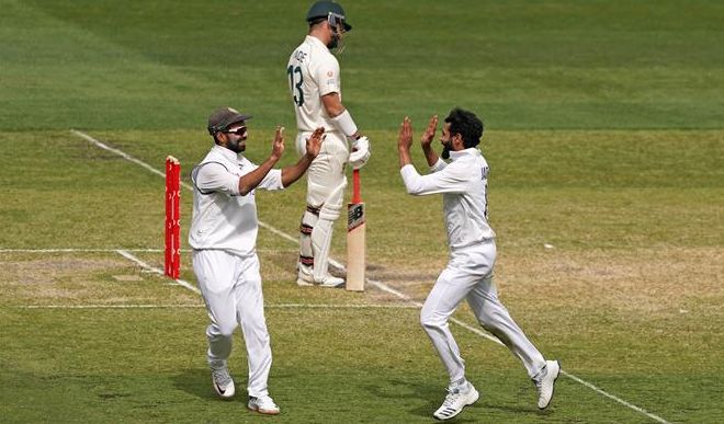 मेलबर्न टेस्ट: ऑस्ट्रेलिया का शीर्ष क्रम ध्वस्त, भारत ने कसा शिकंजा