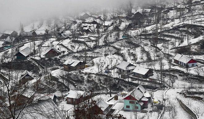 कश्मीर में भीषण ठंड, श्रीनगर में तापमान शून्य से 5.9 डिग्री नीचे पहुंचा