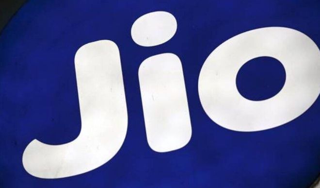 JIO ने ग्राहकों को दिया नए साल का तोहफा, जियो से अन्य नेटवर्क पर करें अब फ्री में कॉल