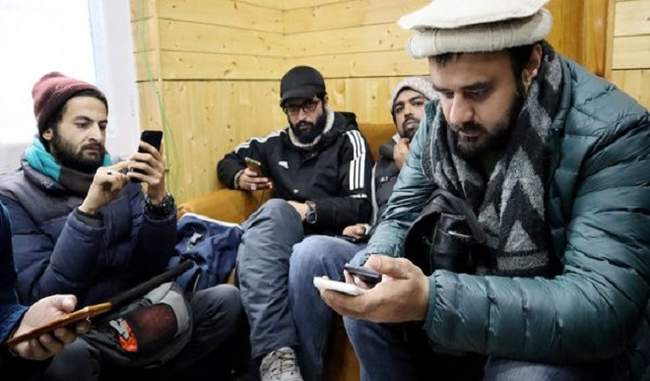 internet-services-snapped-in-kashmir-after-rumours-surrounding-geelanis-health