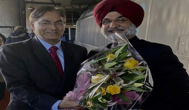 taranjit-singh-sandhu-arrives-in-america-will-hand-over-identity-card-to-trump