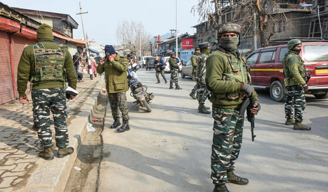 terrorists-hurl-grenade-at-police-station-in-srinagar-injured-a-policeman