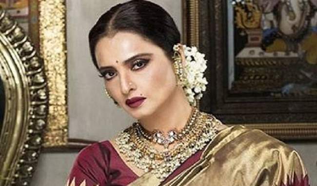 her-real-sister-radha-competes-with-rekha-in-beauty her-real-sister-radha-competes-with-rekha-in-beauty