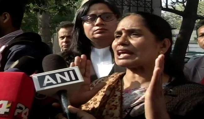 nirbhaya-mother-wept-in-the-courtroom-said-i-too-have-some-rights