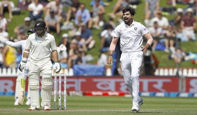 indvsnz-second-day-play-ends-ishant-shines-amid-india-poor-performance indvsnz-second-day-play-ends-ishant-shines-amid-india-poor-performance