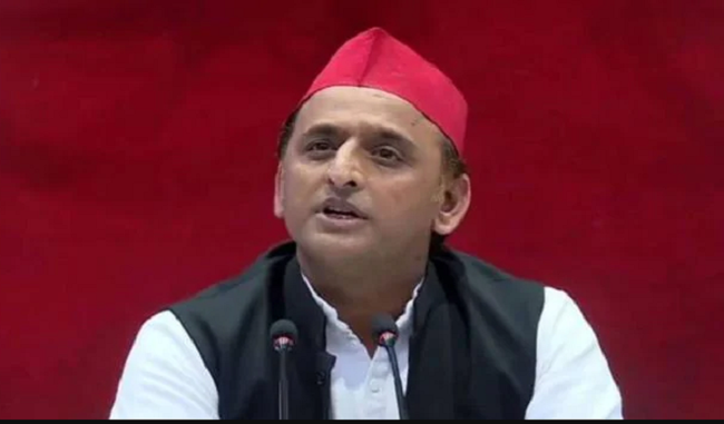 akhilesh-questions-on-preparations-to-welcome-trump-says-extravagance