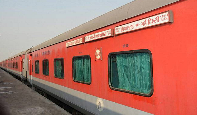 when-the-train-was-late-the-person-spread-the-rumor-of-5-bombs-in-rajdhani-express-then-apologized