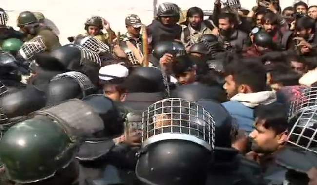 jamia-protesters-stopped-during-march-to-parliament