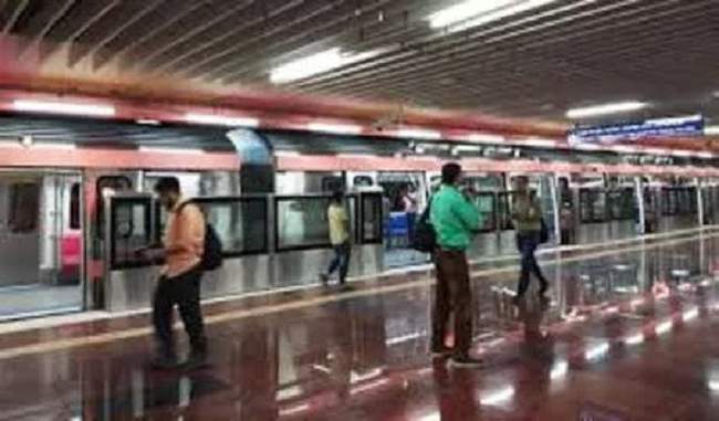dcw-issues-notice-for-indecent-act-of-woman-in-metro-train