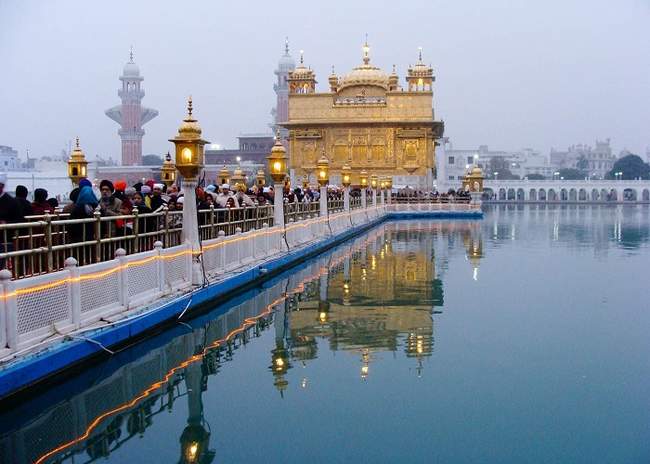 एक दिन में घूम सकते हैं अमृतसर की इन खूबसूरत जगहों पर