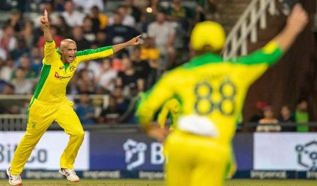 australia-beat-south-africa-in-first-t20-with-the-help-of-agar-hat-trick