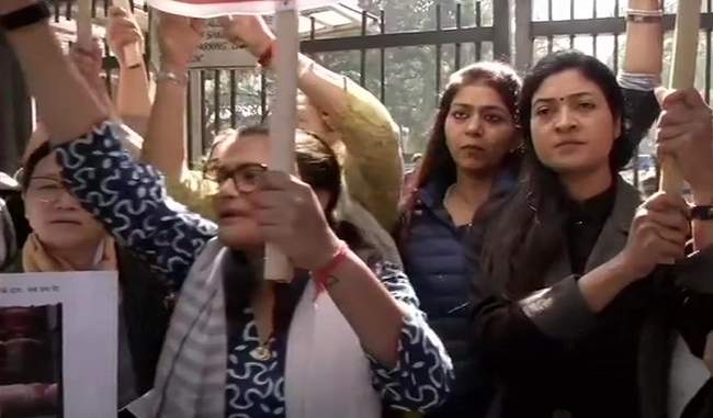 congress-women-leaders-protest-lpg-price-hike