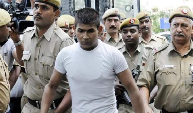 another-trick-of-nirbhaya-convict-to-avoid-hanging-vinay-hits-head-on-the-wall
