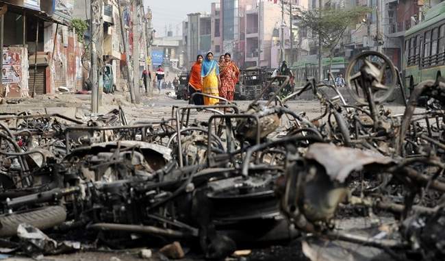 many-people-burning-documents-in-delhi-violence-confusion-over-compensation