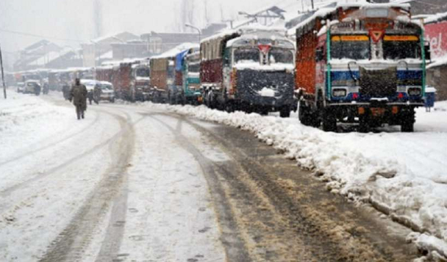 jammu-srinagar-highway-closed-due-to-snowfall-and-landslide