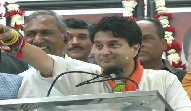 jyotiraditya-grand-welcome-in-bhopal-said-said-congress-made-a-mistake-by-challenging-the-scindia-family