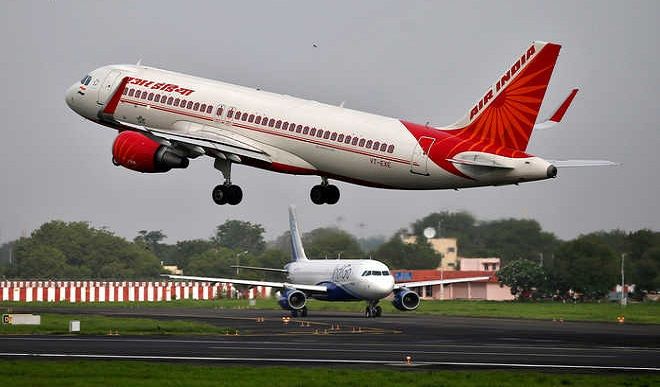 2 महीने बाद दिल्ली से पहला विमान जम्मू हवाई अड्डे पर पहुंचा, 40 यात्री थे सवार