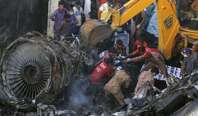 पाक विमान हादसा: बचाई जा सकती थी 91 यात्रियों की जान, तो फिर पायलट ने क्यों की ऐसी चूक