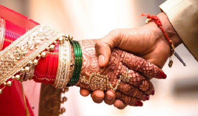 गुजरात में कोविड-19 महामारी के कारण टली 30,000 शादियां