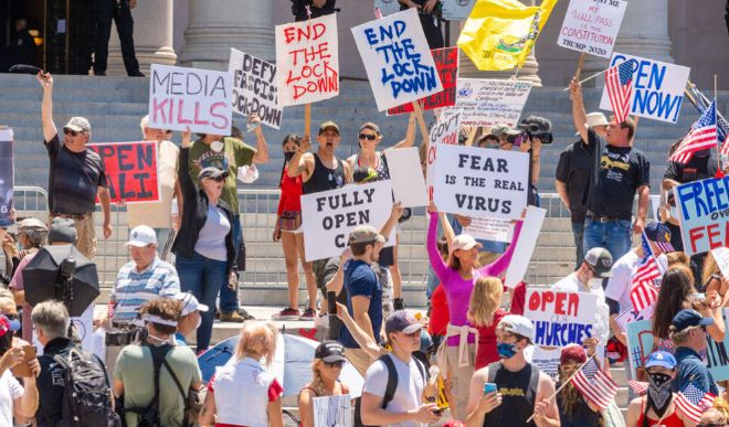 अमेरिका में प्रदर्शनों से कोरोना वायरस का नया दौर शुरू होने का डर