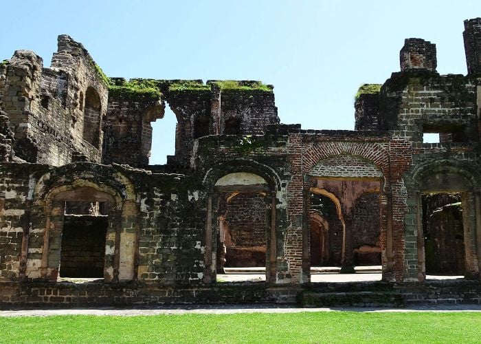 ऐतिहासिक और धार्मिक स्थलों के बेजोड़ नमूने का प्रतीक पठानकोट, जानिए कब और कैसे जाएं?