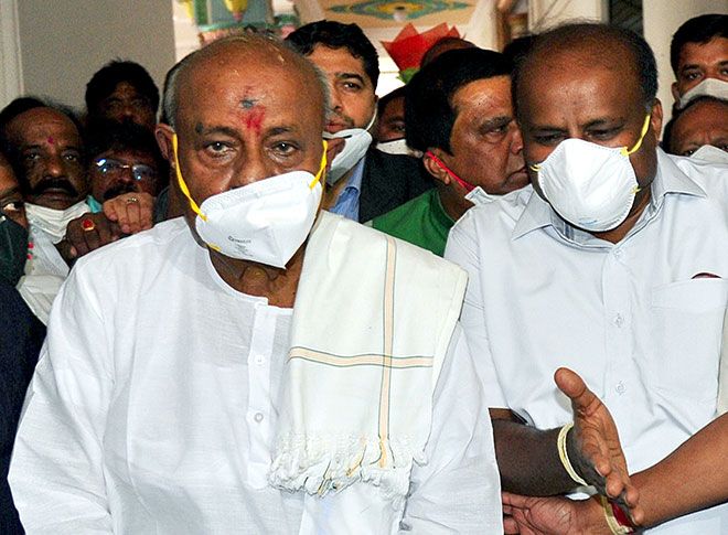 राज्यसभा चुनाव के लिए एचडी देवगौड़ा ने भरा पर्चा राज्यसभा चुनाव के लिए एचडी देवगौड़ा ने भरा पर्चा