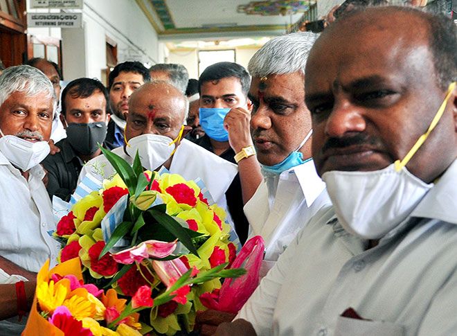 राज्यसभा चुनाव के लिए एचडी देवगौड़ा ने भरा पर्चा राज्यसभा चुनाव के लिए एचडी देवगौड़ा ने भरा पर्चा