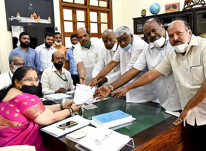 राज्यसभा चुनाव के लिए एचडी देवगौड़ा ने भरा पर्चा राज्यसभा चुनाव के लिए एचडी देवगौड़ा ने भरा पर्चा