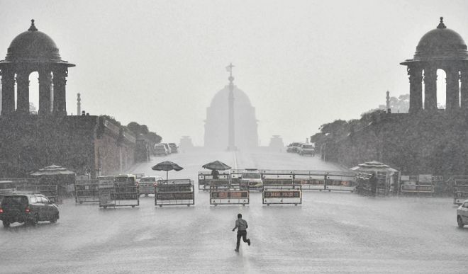 दिल्ली में 22-23 जून तक पहुंच सकता है मॉनसून, सामान्य बारिश होने का अनुमान