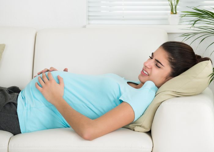 जानिए गर्भावस्था में पेट में गैस और दर्द के कारण और उपाय