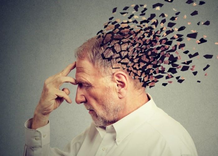 क्या है आपकी याददाश्त को प्रभावित करने वाला अल्जाइमर रोग इसके लक्षण, कारण और रोकथाम