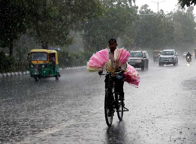 बारिश के कारण दिल्ली का ट्रैफिक जाम