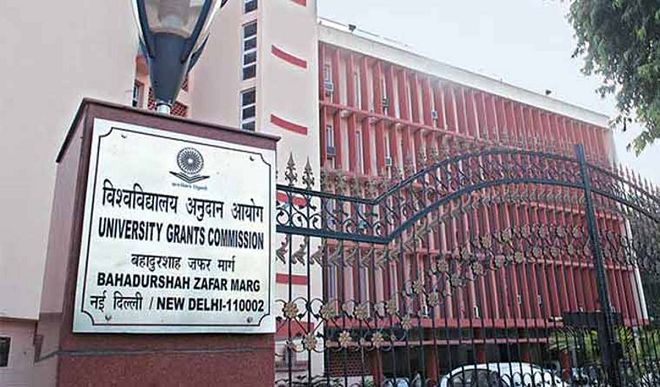 परीक्षाएं आयोजित कराए बगैर डिग्री देने पर राज्य निर्णय नहीं कर सकते: UGC ने SC से कहा