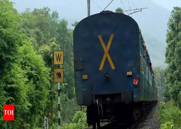 ट्रेन के पीछे आखिर क्यों बना होता है एक्स का निशान, जानिए क्या होता है इसका महत्व