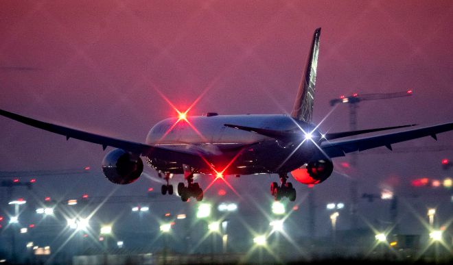 कोरोना संकट! अमेरिका की यूनाइटेड एयरलाइंस में जा सकती है 2,850 पायलट की नौकरी