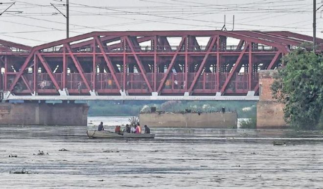 भारी बारिश के बाद दिल्ली में यमुना का जलस्तर चेतावनी निशान के पास पहुंचा