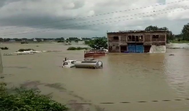मध्य प्रदेश में बारिश के कारण आठ लोगों की मौत, गुजरात और ओडिशा में भी बाढ़ से स्थिति बेहाल